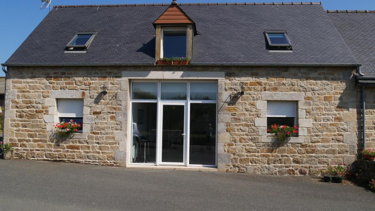 Bed and Breakfast La Ferme Guibel Plouzélambre Exterior foto